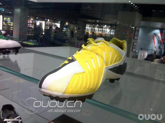 国外一家NIKE商品店