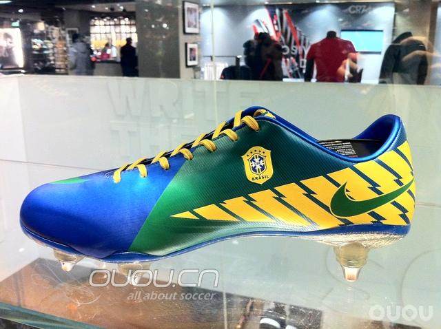 国外一家NIKE商品店