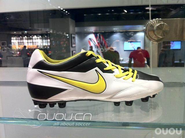 国外一家NIKE商品店