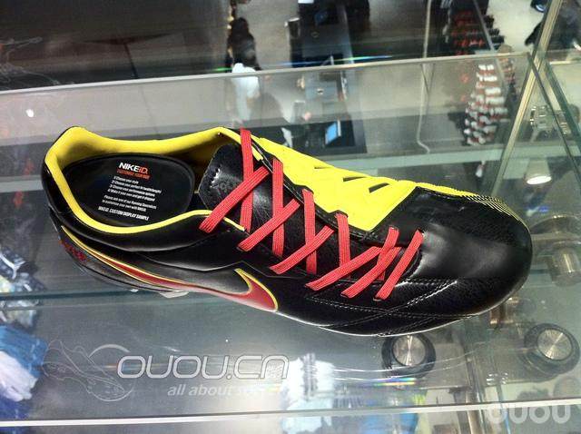 国外一家NIKE商品店