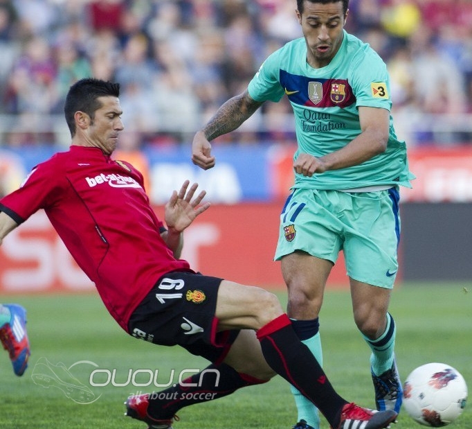 新一轮西甲 巴萨队中的多款新配色球鞋亮相