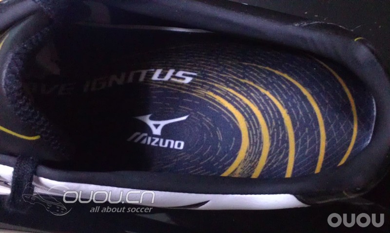 小弟下午刚收到的新战靴!!!