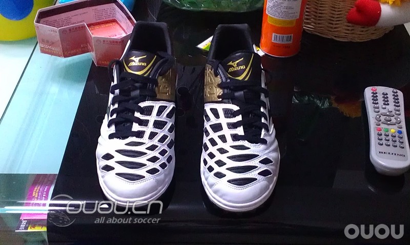 小弟下午刚收到的新战靴!!!