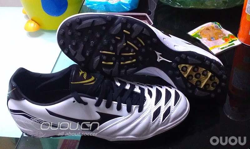 小弟下午刚收到的新战靴!!!