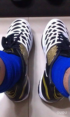 小弟下午刚收到的新战靴!!!