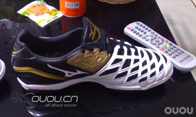 小弟下午刚收到的新战靴!!!