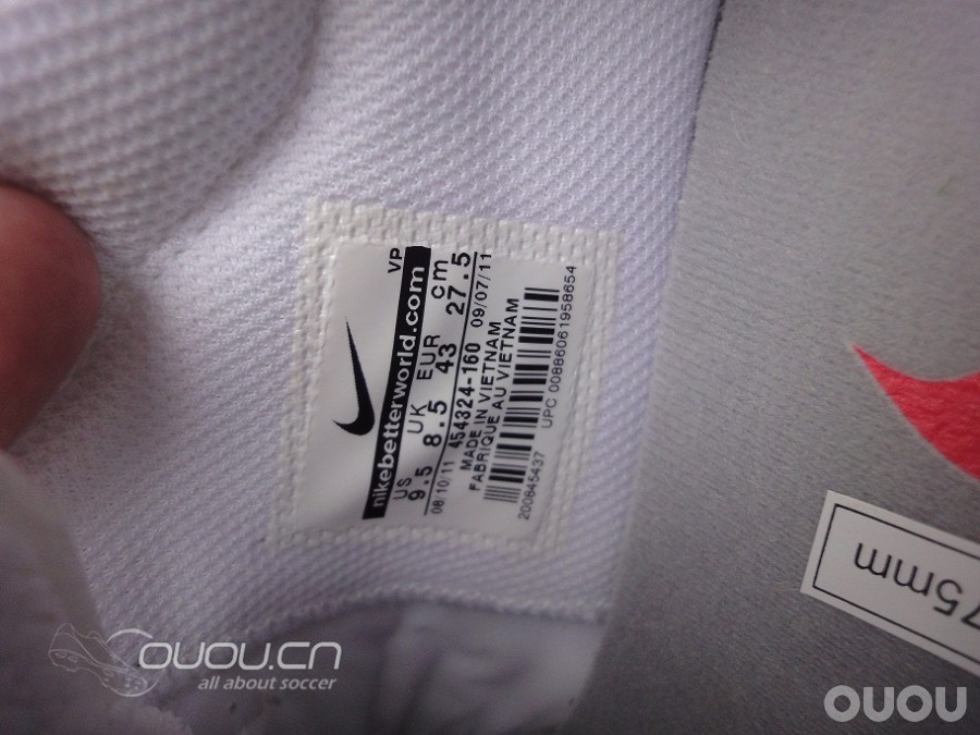 刚到了一双传奇低端鞋子,求鉴定。。。。。