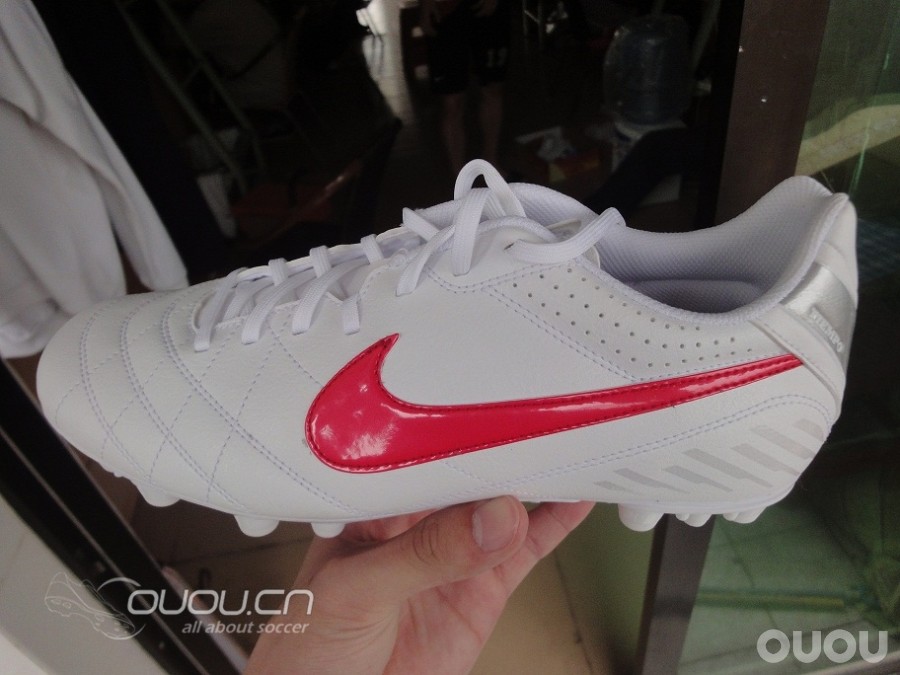 刚到了一双传奇低端鞋子,求鉴定。。。。。