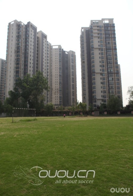 【Nike MV8 偶偶2012草根接力评测】第四棒 之【大四喜】&【鞋钉裂缝。。。】又发现新伤口。。。