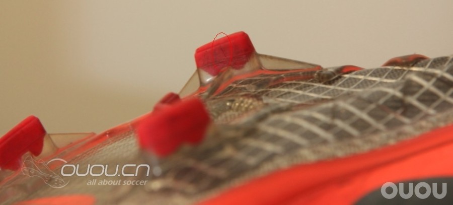 【Nike MV8 偶偶2012草根接力评测】第四棒 之【大四喜】&【鞋钉裂缝。。。】又发现新伤口。。。