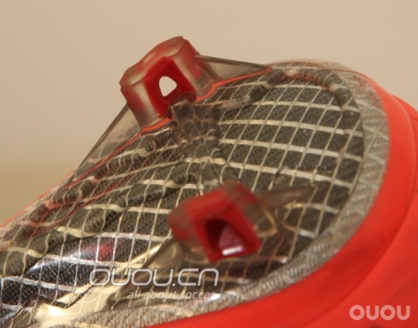 【Nike MV8 偶偶2012草根接力评测】第四棒 之【大四喜】&【鞋钉裂缝。。。】又发现新伤口。。。