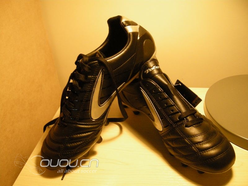 冷门战靴–保加利亚产Valsport VS90 XTR FG冷艳黑银色静态测评