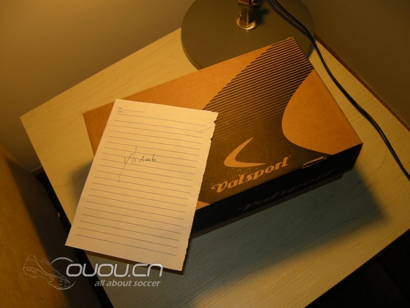 冷门战靴–保加利亚产Valsport VS90 XTR FG冷艳黑银色静态测评