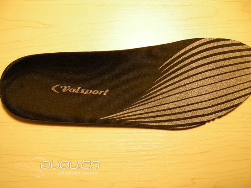 冷门战靴–保加利亚产Valsport VS90 XTR FG冷艳黑银色静态测评