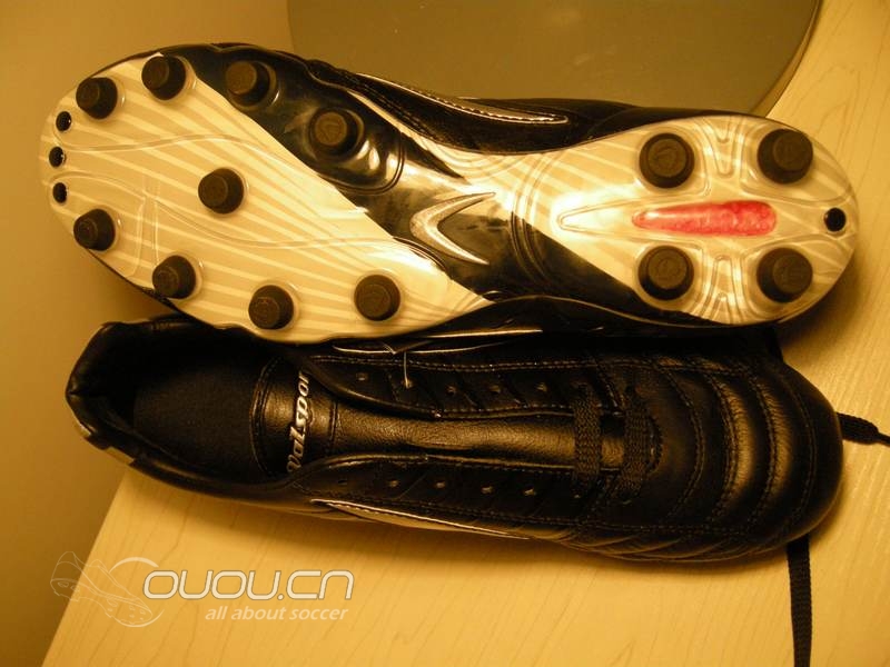 冷门战靴–保加利亚产Valsport VS90 XTR FG冷艳黑银色静态测评