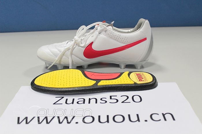 交作业啦~~!新到传奇 Legend4代 HG-E足球鞋(白红配色)