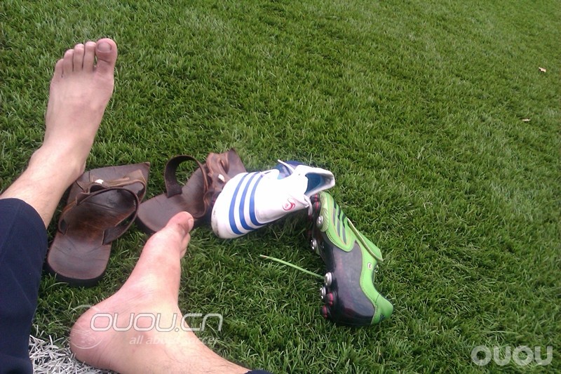 看到各种鞋各种断钉,同为球友,想哭的心都有,还是守着自家老婆最好