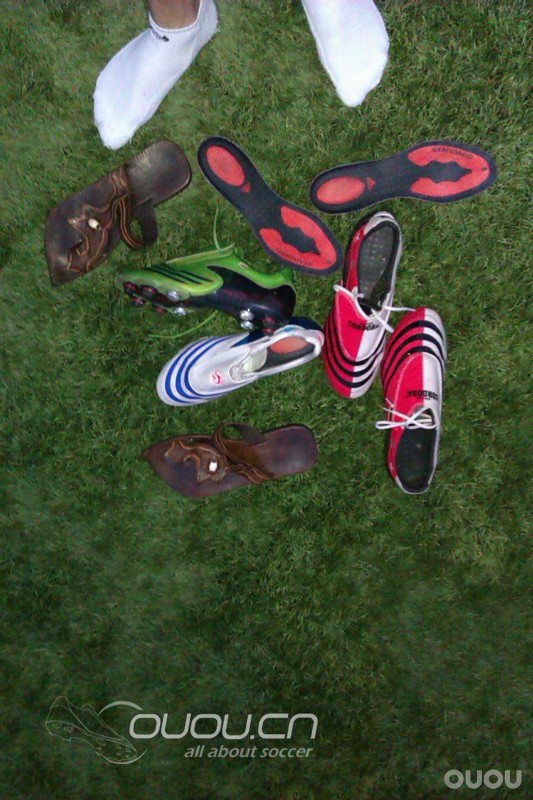 看到各种鞋各种断钉,同为球友,想哭的心都有,还是守着自家老婆最好