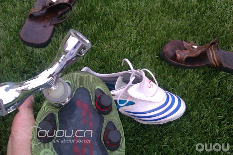 看到各种鞋各种断钉,同为球友,想哭的心都有,还是守着自家老婆最好