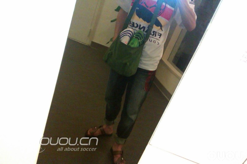 看到各种鞋各种断钉,同为球友,想哭的心都有,还是守着自家老婆最好