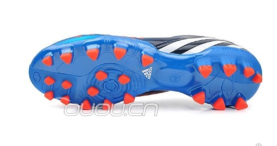 请问各位朋友 泥土地上用AG好 还是HG好啊?