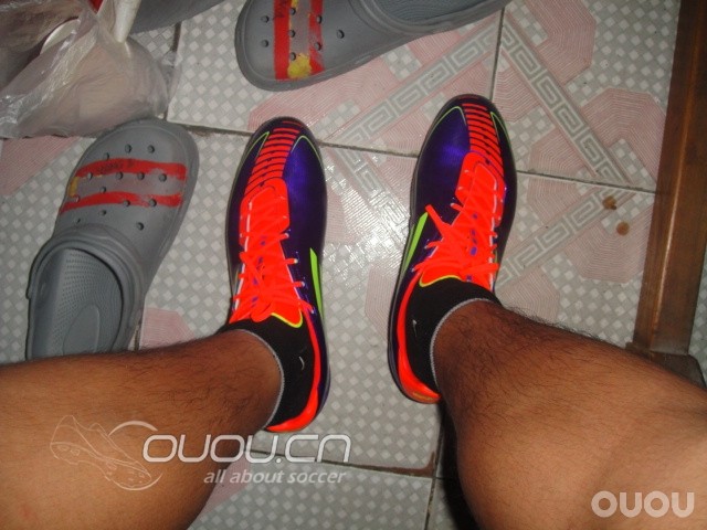 ADIDAS F30 1.5代TRX AG到手~颜色这个亮啊~~~多图~期待过几天下地~