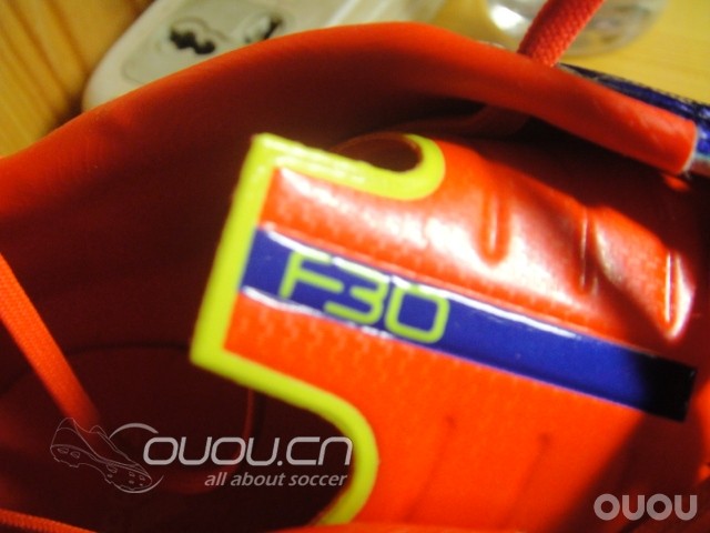 ADIDAS F30 1.5代TRX AG到手~颜色这个亮啊~~~多图~期待过几天下地~