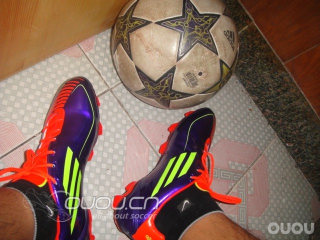 ADIDAS F30 1.5代TRX AG到手~颜色这个亮啊~~~多图~期待过几天下地~