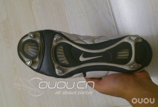 发一双穿了N多年的很老款钩子球鞋