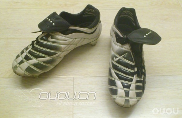 发一双穿了N多年的很老款钩子球鞋