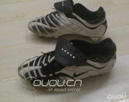 发一双穿了N多年的很老款钩子球鞋