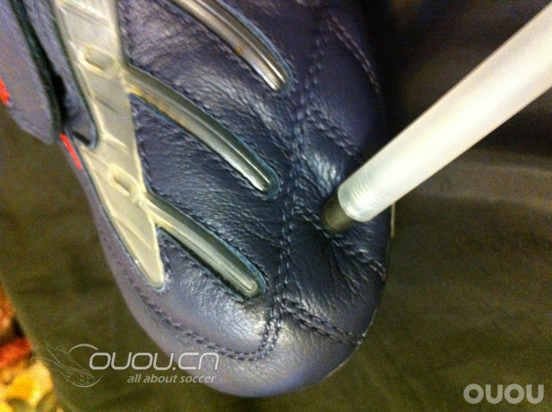 通过各种查找,应该大致确认此鞋为牛皮材质女款猎鹰9(附外国网站介绍链接)