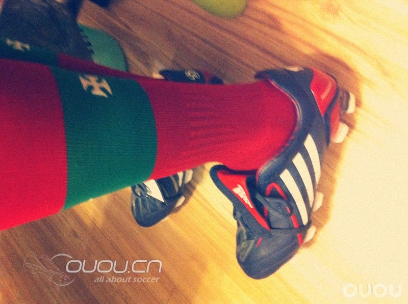 通过各种查找,应该大致确认此鞋为牛皮材质女款猎鹰9(附外国网站介绍链接)