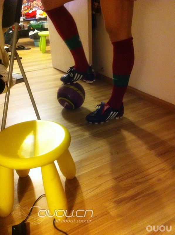 通过各种查找,应该大致确认此鞋为牛皮材质女款猎鹰9(附外国网站介绍链接)