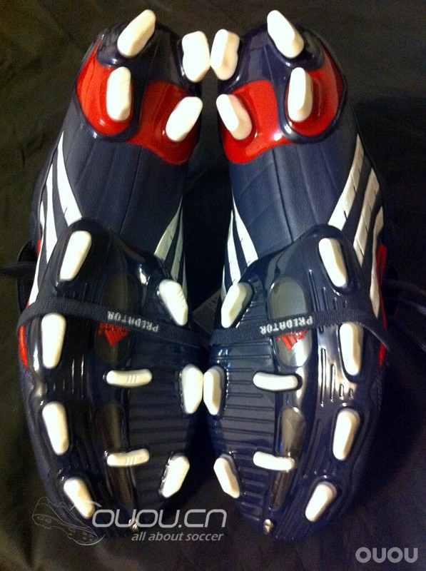 通过各种查找,应该大致确认此鞋为牛皮材质女款猎鹰9(附外国网站介绍链接)