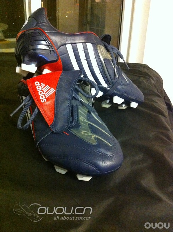 通过各种查找,应该大致确认此鞋为牛皮材质女款猎鹰9(附外国网站介绍链接)