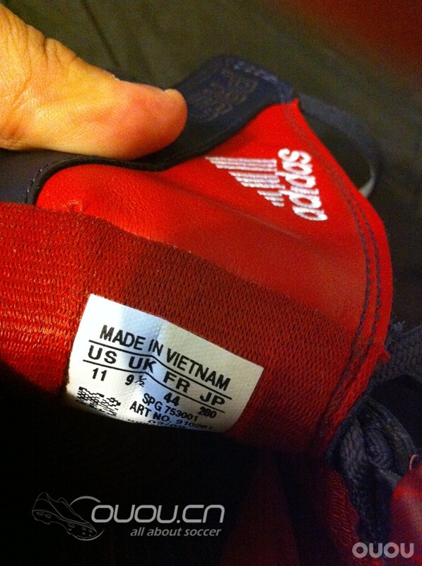 通过各种查找,应该大致确认此鞋为牛皮材质女款猎鹰9(附外国网站介绍链接)