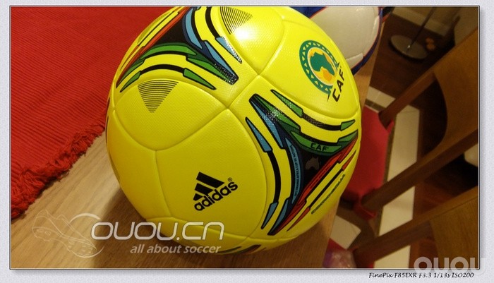 新到手的几个足球–阿迪非洲杯比赛版tango、茵宝足总杯比赛球