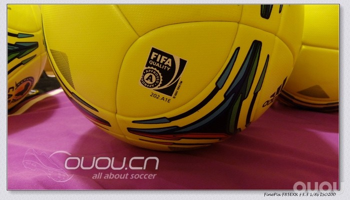 新到手的几个足球–阿迪非洲杯比赛版tango、茵宝足总杯比赛球