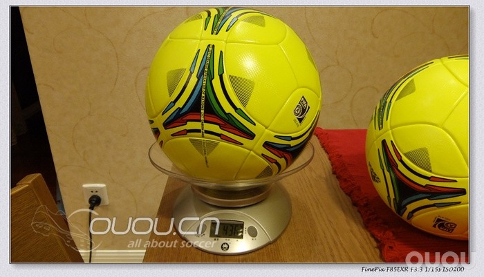 新到手的几个足球–阿迪非洲杯比赛版tango、茵宝足总杯比赛球