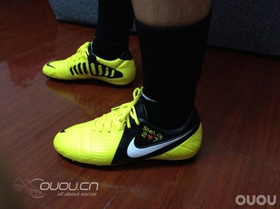 抽空拍了几张上脚照。。。CTR360Ⅲ中端AG..