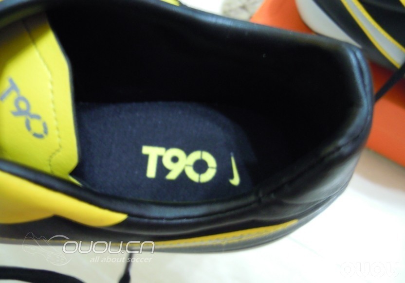 都说门将应该穿T90,所以偶也入了一双
