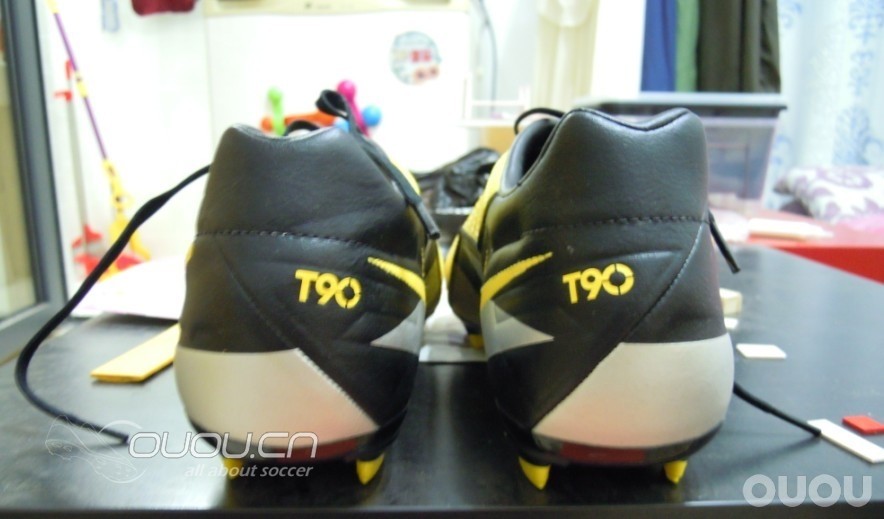 都说门将应该穿T90,所以偶也入了一双