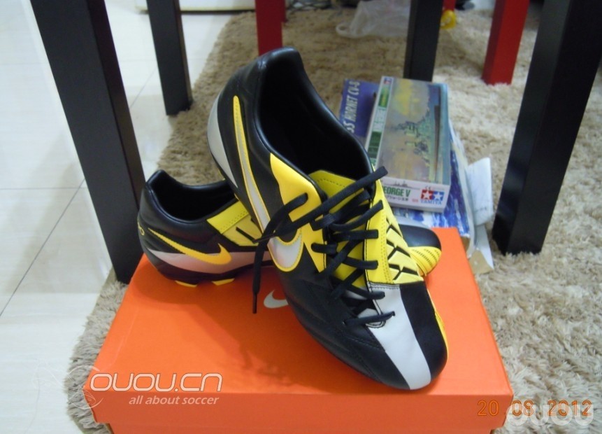 都说门将应该穿T90,所以偶也入了一双