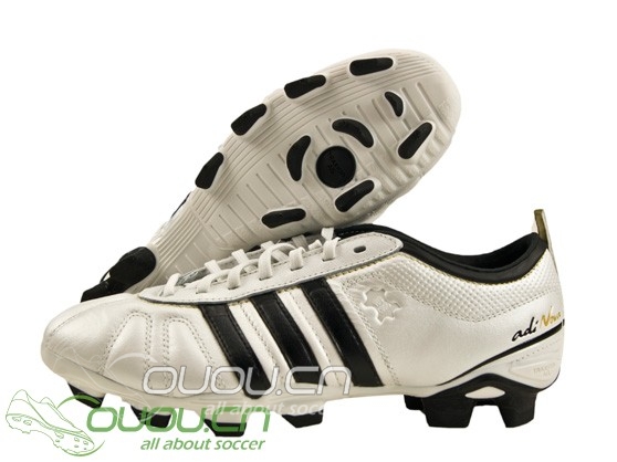 我想入手足球鞋(第一次)朋友们给点意见