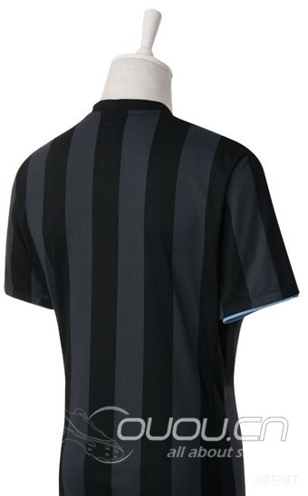 曼彻斯特城2012-13赛季欧战客场球衣