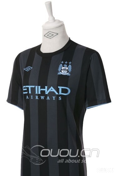 曼彻斯特城2012-13赛季欧战客场球衣