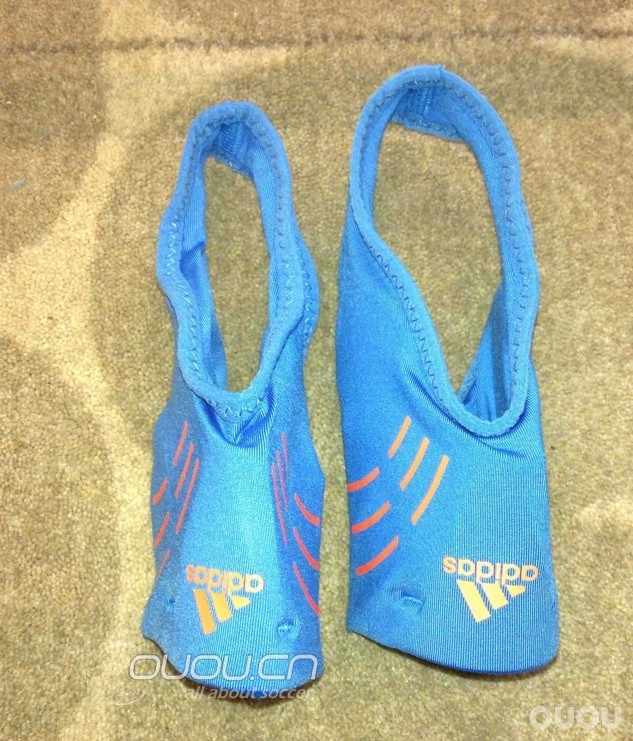 我是不是很败家呀⋯⋯花了35欧买双护腿板!!!货到上图