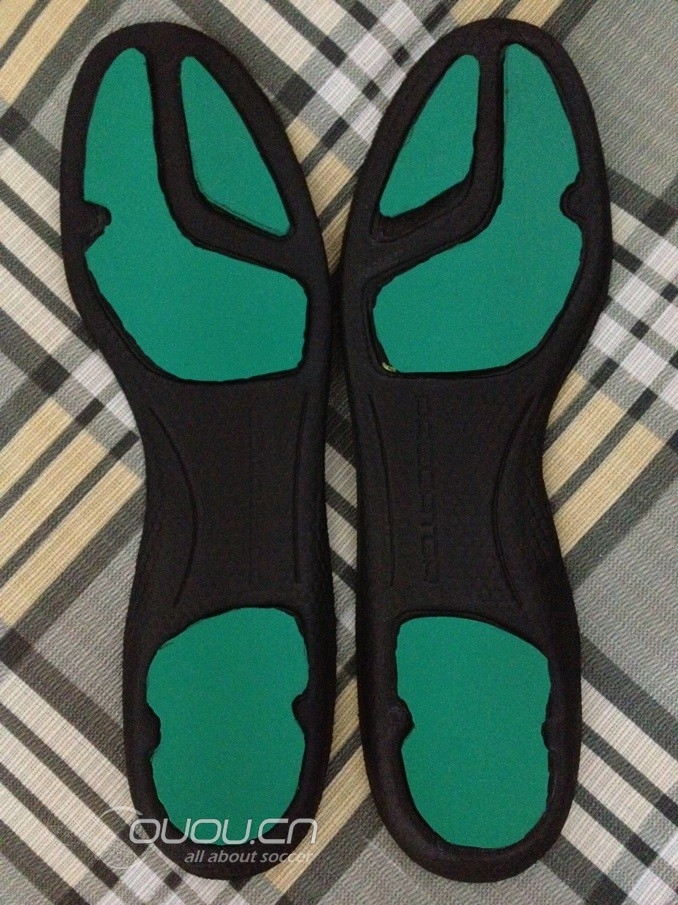 猎鹰鞋垫改造计划:PORON减震材料替换原有黄色减震胶。