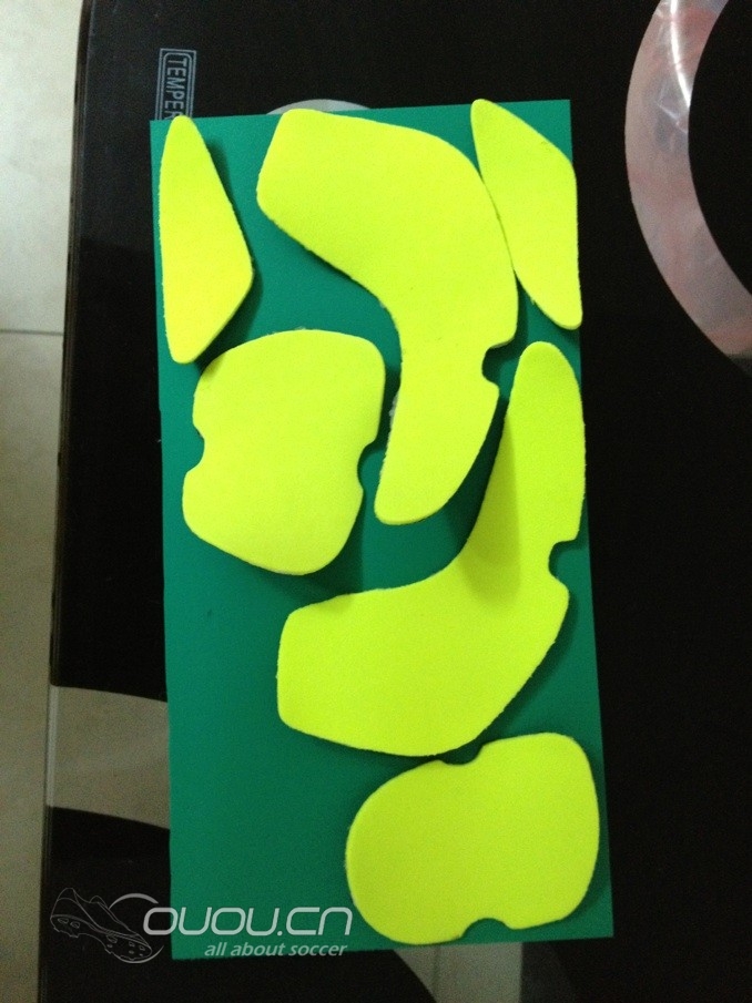 猎鹰鞋垫改造计划:PORON减震材料替换原有黄色减震胶。